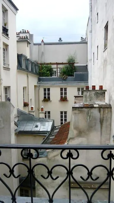 Le Regrattier St Louis Apartment Paris