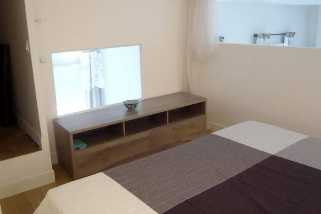 Le Regrattier St Louis Apartment Paris