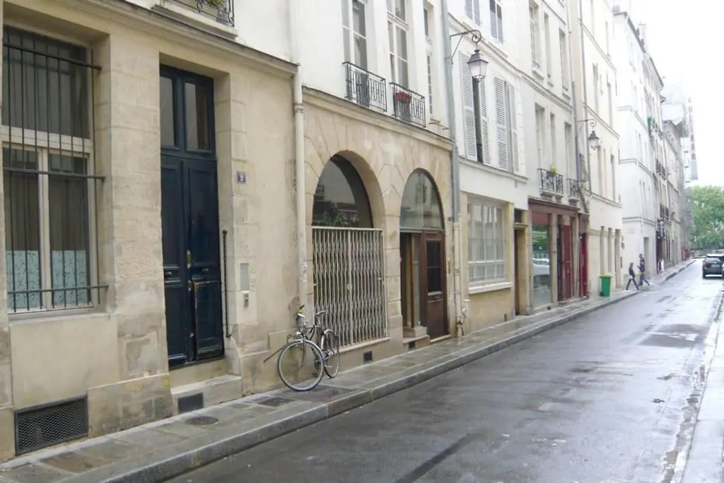 Le Regrattier St Louis Apartment Paris France